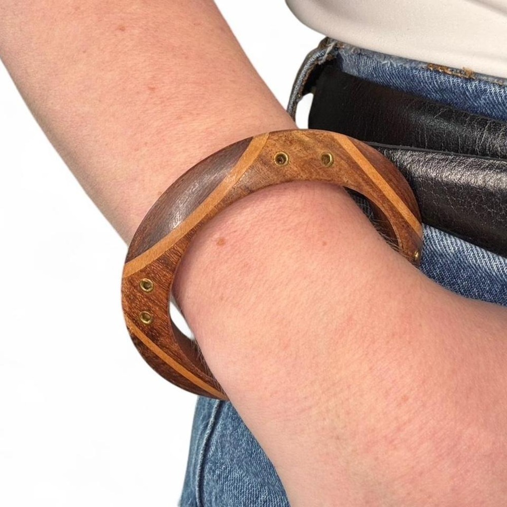 ARTISAN LAYERED WOOD 1970s‎ VINTAGE BANGLE WITH METAL INLAY